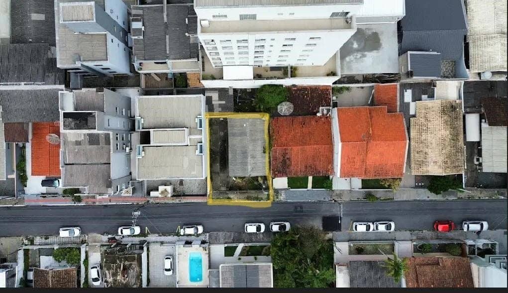 Foto 1 de Terreno com casa de madeira à venda, Fazenda, Itajaí, SC