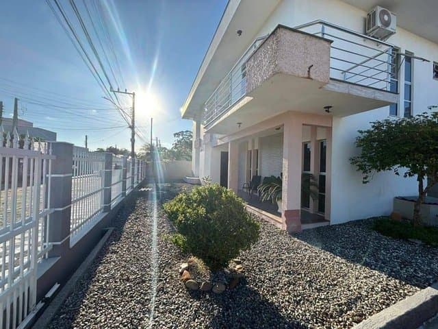 Foto 1 de Casa 1 suíte + 5 dorms à venda · São João, Itajaí