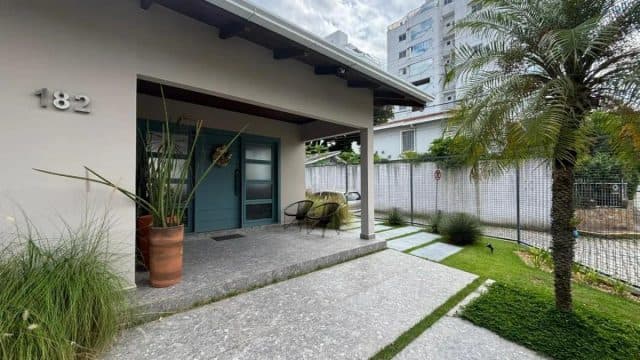 Foto 1 de Casa 2 suítes + 1 dorm à venda · Cabeçudas, Itajaí